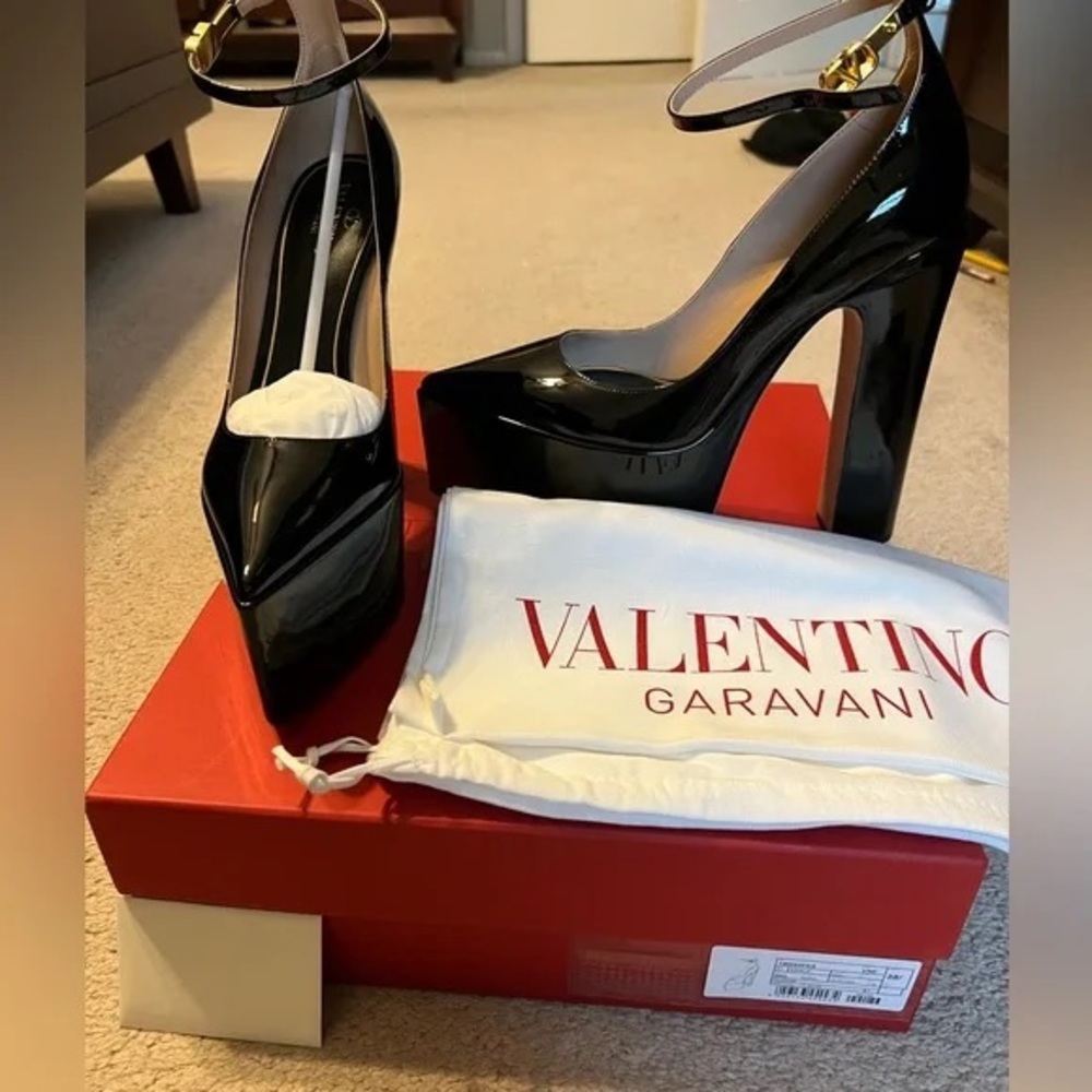 Valentino Garavani Tango Ankle strap heel 36.5 nwt